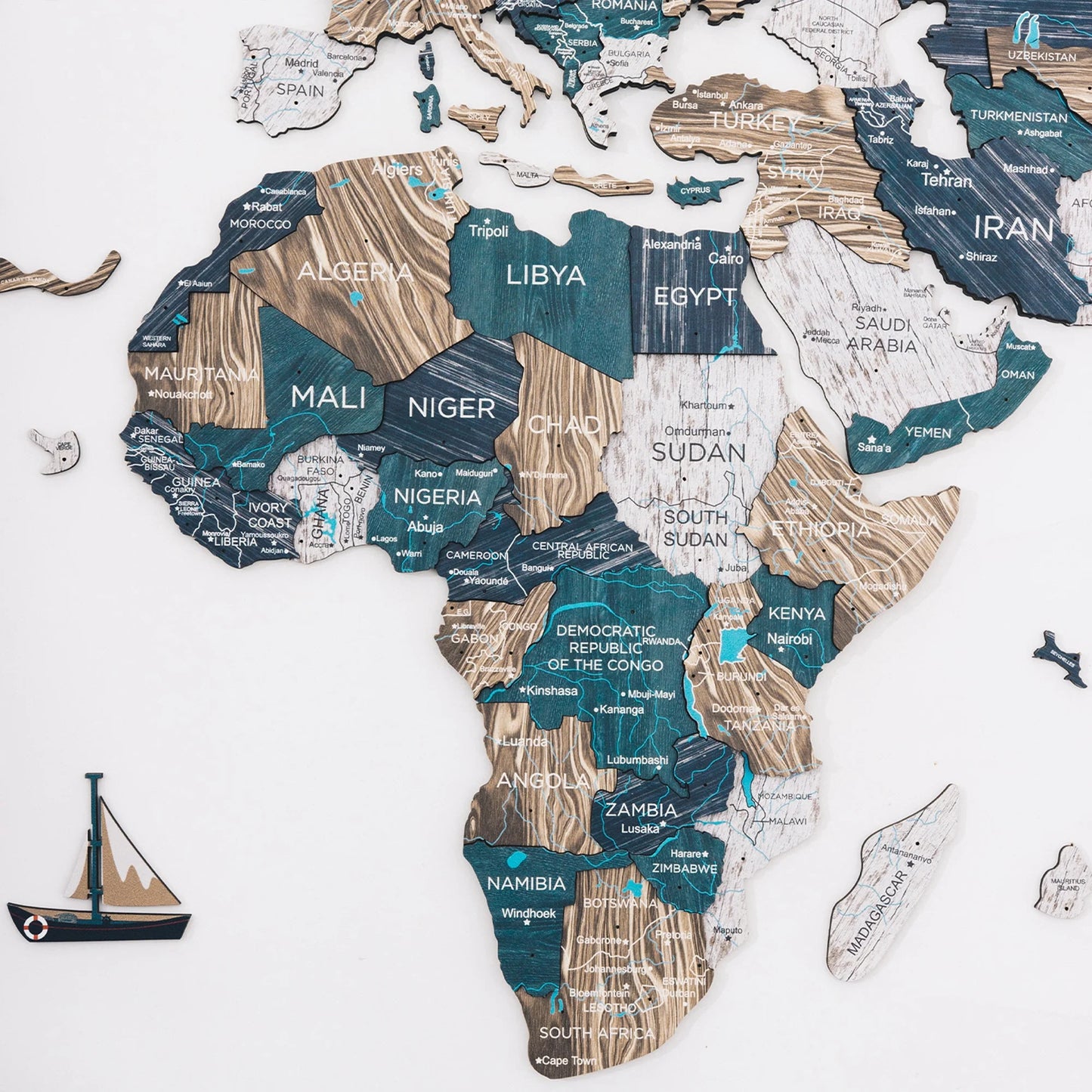 3D Wooden Map Mystery - Perfect Valentine’s Day gift with glow-in-the-dark feature.